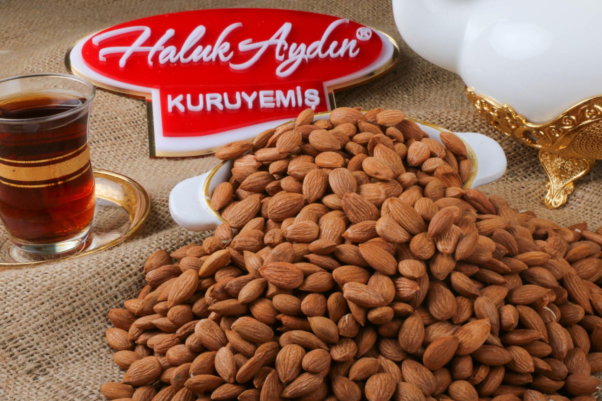 Haluk Aydın Kuruyemiş Çiğ Kayısı Çekirdeği 1 KG
