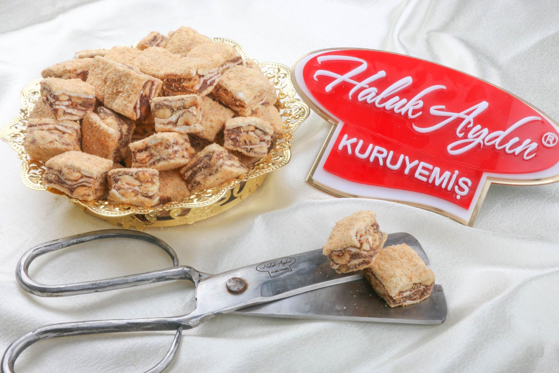 Haluk Aydın Kuruyemiş Baklava Çikolatalı Fındıklı Bisküvi Kaplı 735 G