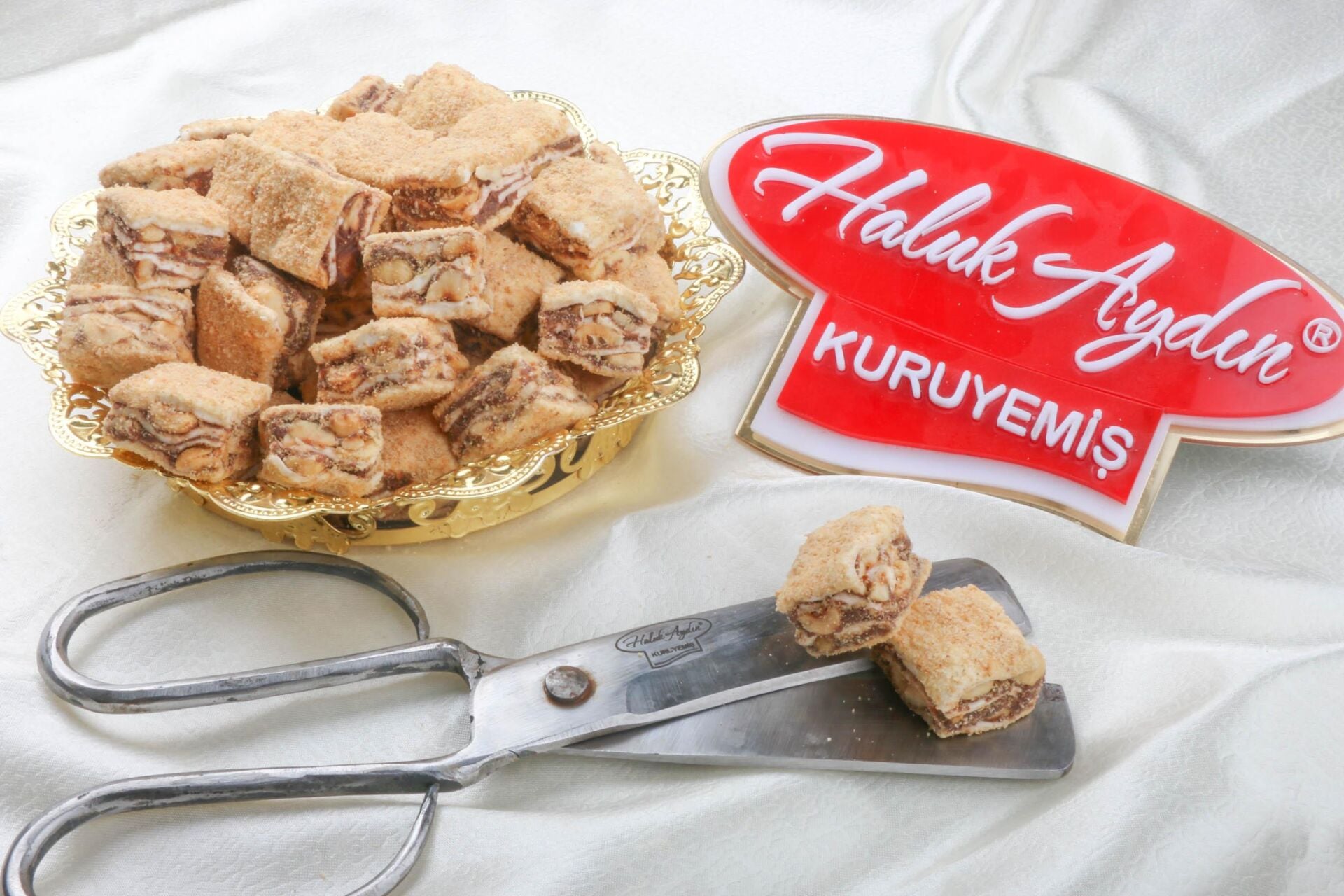 Haluk Aydın Kuruyemiş Baklava Çikolatalı Fındıklı Bisküvi Kaplı 735 G