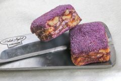 Haluk Aydın Kuruyemiş Baklava Çikolatalı Fındıklı Mor Velvet Kaplı 735 Gr